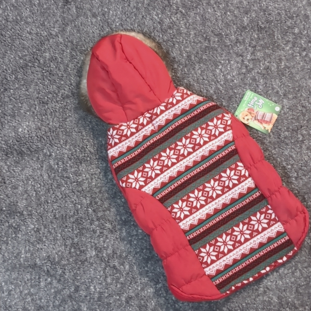RED Snow Day Fair Isle DOG JACKET Sz M White Snowflake faux fur trim Hood 🆕